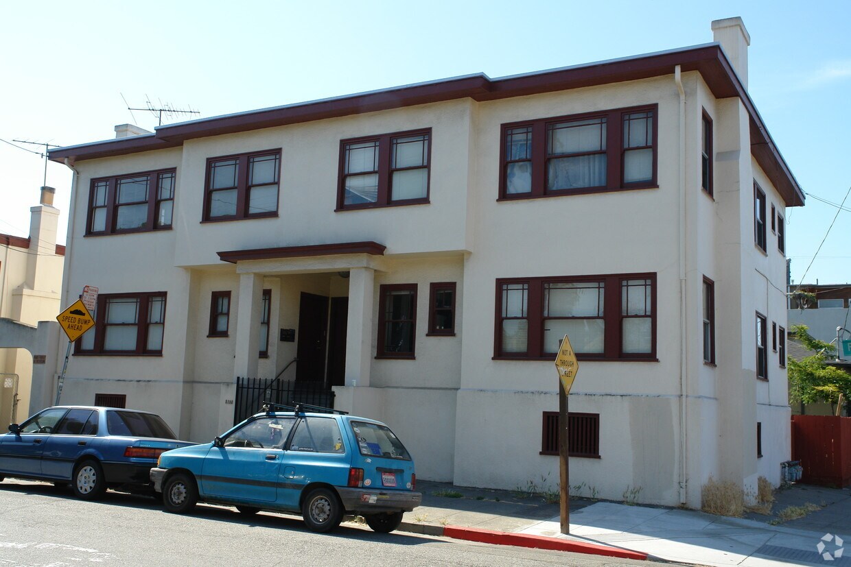 Building Photo - 691-699 Fairview St