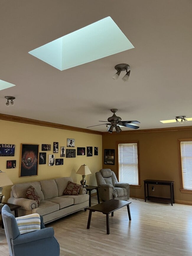 Building Photo - Fantastic 1 BR 2BA Home for Rent Near Brady Street