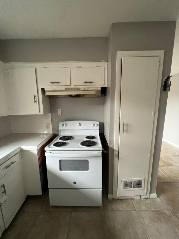 Building Photo - 5513 Newport St