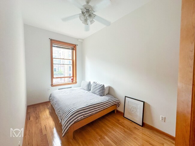 Building Photo - 324 W 76th St
