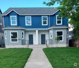 Building Photo - 215 12th Ave S