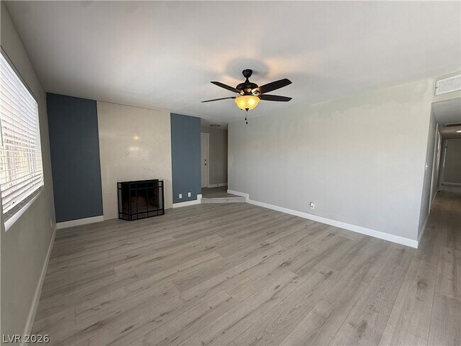 Foto del edificio - 6489 Bugbee Ave