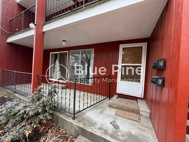 Building Photo - 542 Gladstone St