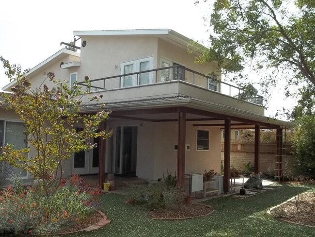 Building Photo - Beautiful 4 bed 2.5 bath