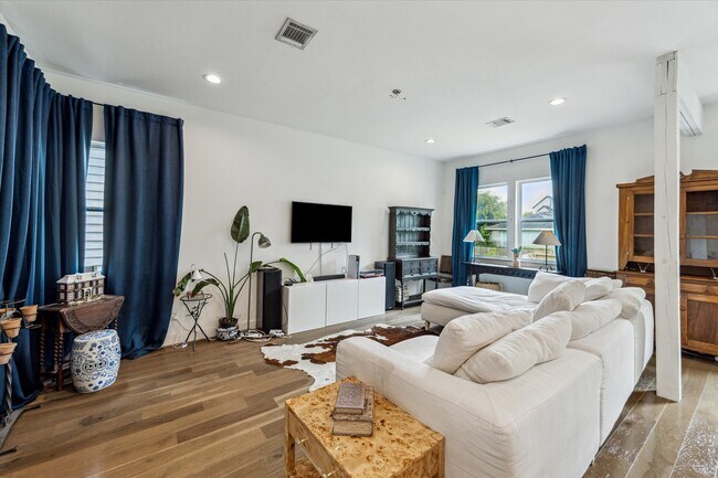 Foto del edificio - 810 E 39th St