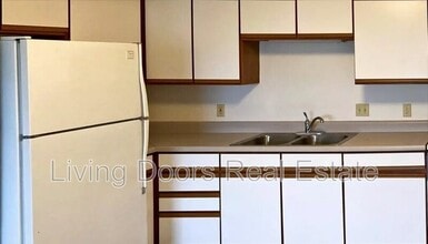 Building Photo - 607 S Washington St