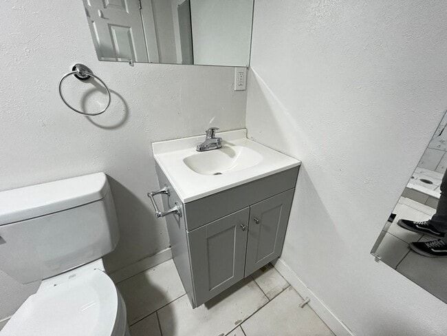 Building Photo - 577 400 S