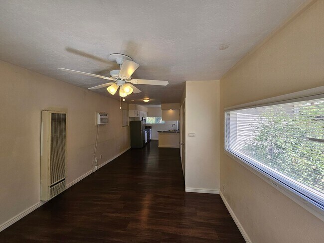 Foto del edificio - 911 Fruit Ave NW