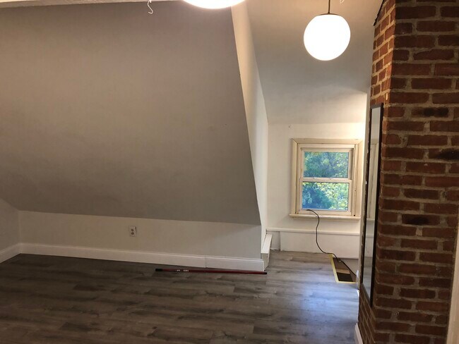 Building Photo - 325 Myrtle Ave