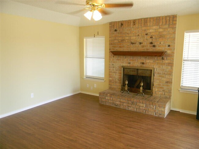 Building Photo - 6815 Springdale Ln