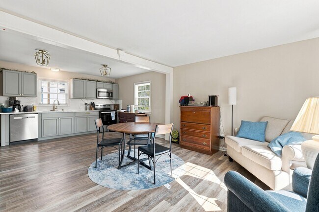 Building Photo - 703 S Fallon Ct
