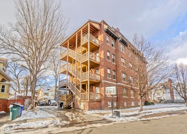 Foto del edificio - 228 Belmont Ave