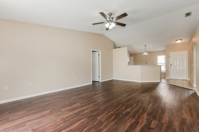 Building Photo - 703 Mountain Top Dr