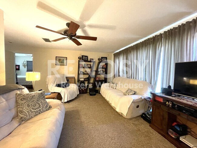 Building Photo - Largo - 4 Bed/2 Bath Single Family Home with Fenced Yard