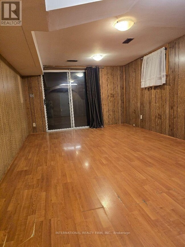 Building Photo - 607 Coldstream Ave