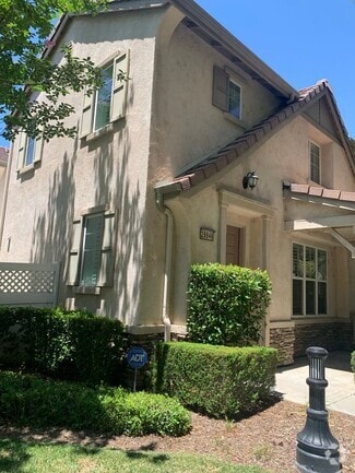Building Photo - 28846 S Lake Dr