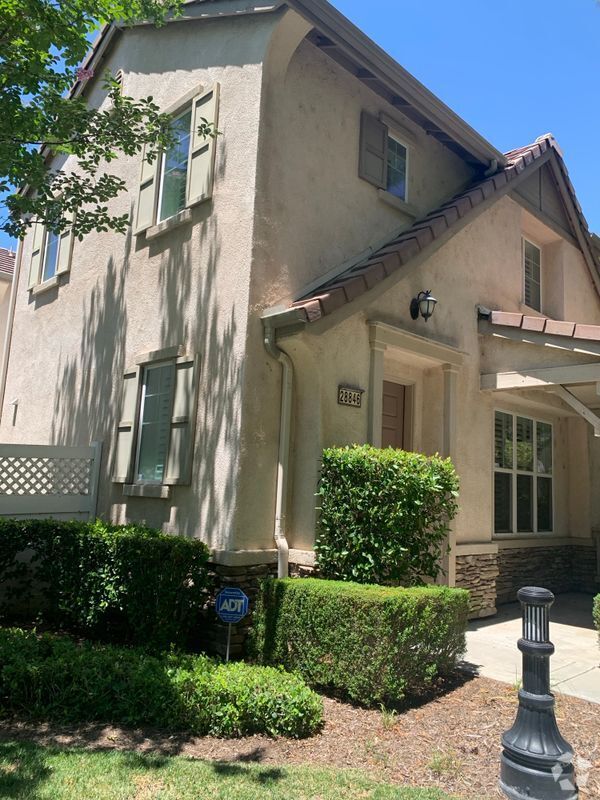 Building Photo - 28846 S Lake Dr