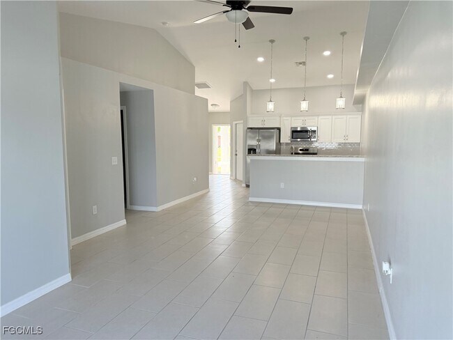 Foto del edificio - 1403 Nelson Rd N
