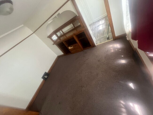 Foto del edificio - Spacious 2Bedroom Lower Duplex
