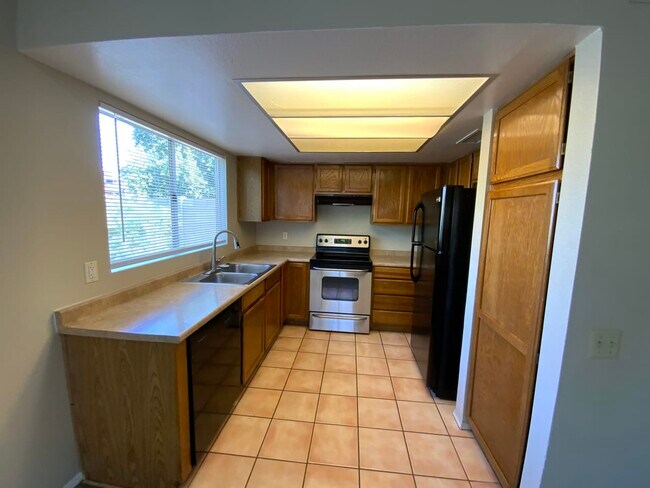 Building Photo - 6946 W Nicolet Ave
