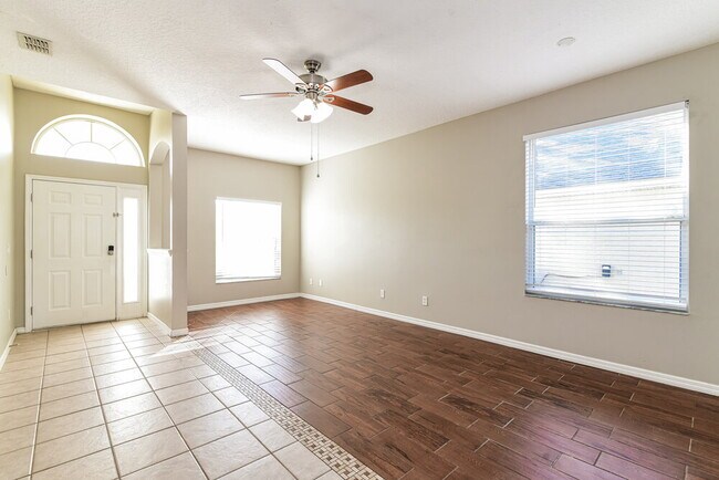 Building Photo - 115 Cork Way