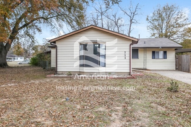Building Photo - 711 Greendale Dr
