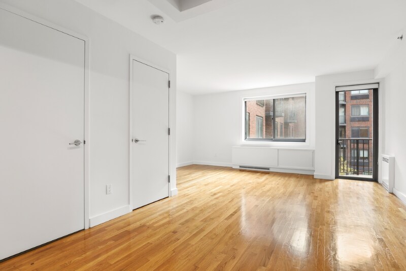 Primary Photo - 111 W 15th St