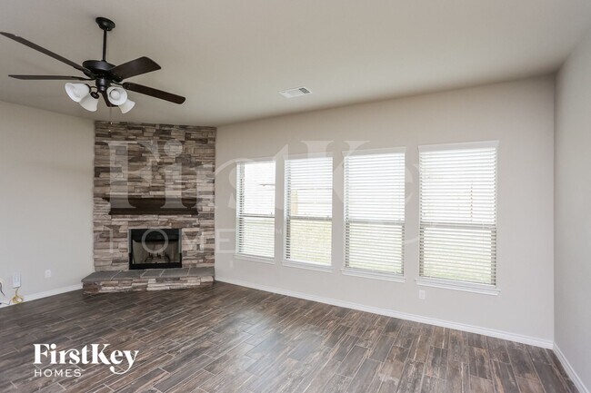 Foto del edificio - 1572 Country Crest Dr