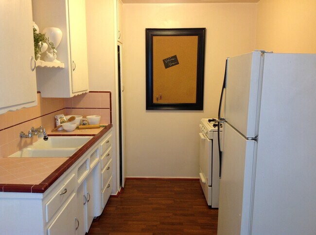 Building Photo - 142 May Ave