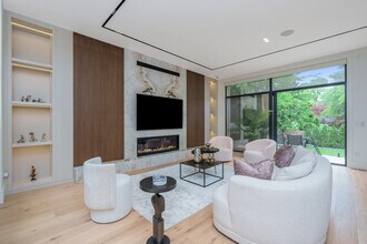 Building Photo - 283 Bessborough Dr