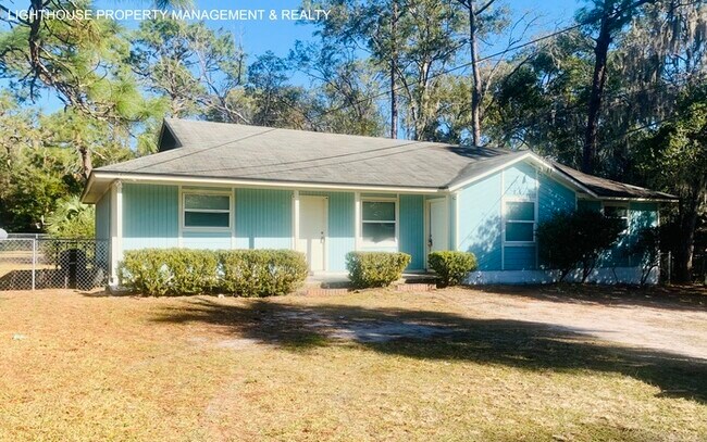 Photo - Spacious 2-Bedroom Duplex with Stainless Steel Appliances House