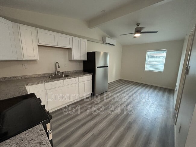 Building Photo - 6681 La Jolla Dr