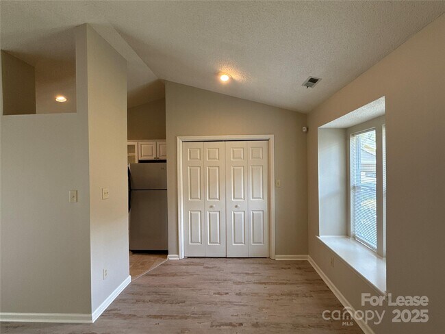 Foto del edificio - 2720 Von Thuringer Ct
