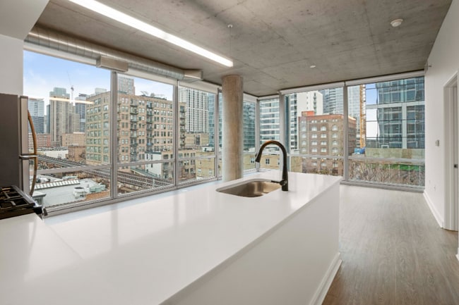 Foto del edificio - 1383 S State St