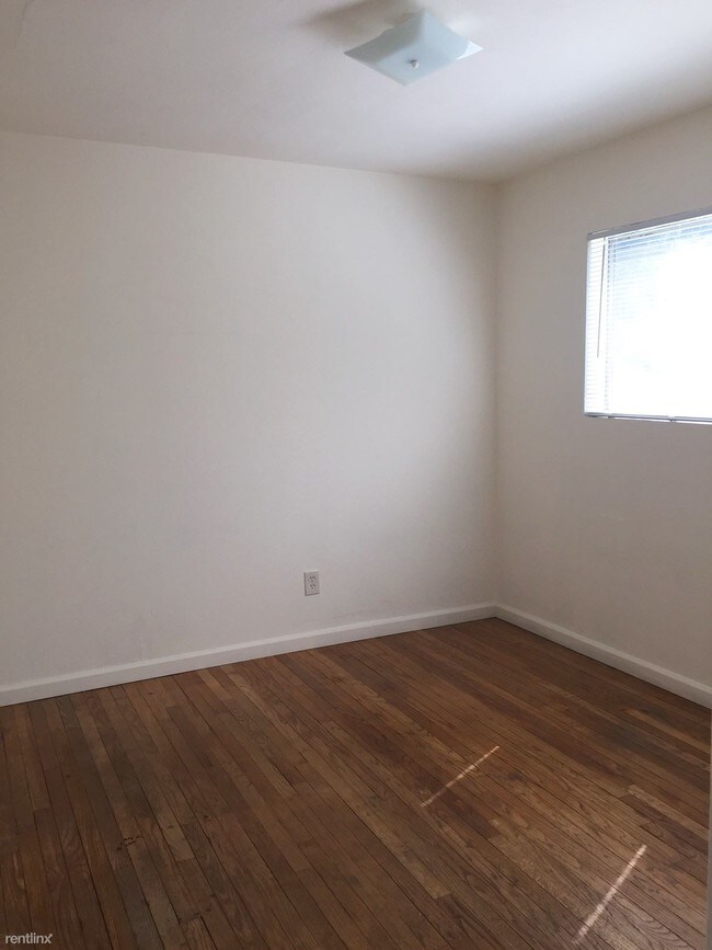 Building Photo - 2216 H St