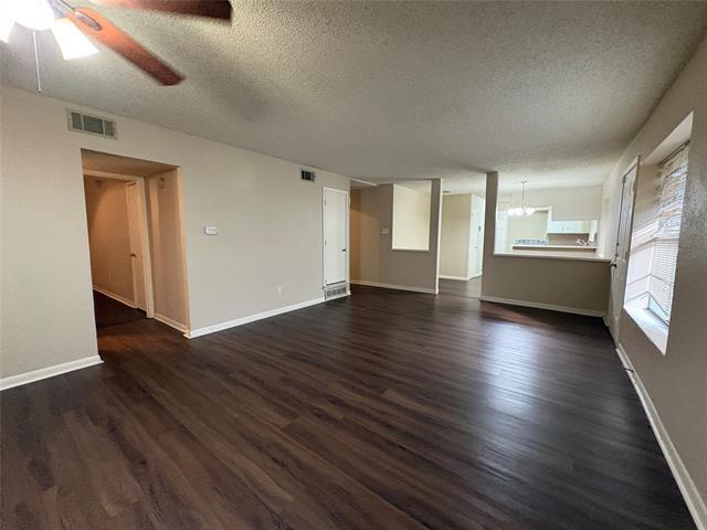 Foto del edificio - 828 Misty Glen Dr