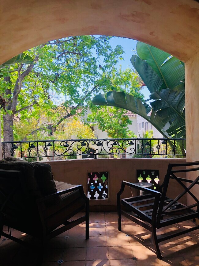 Foto del edificio - 332 N Orange Grove Ave