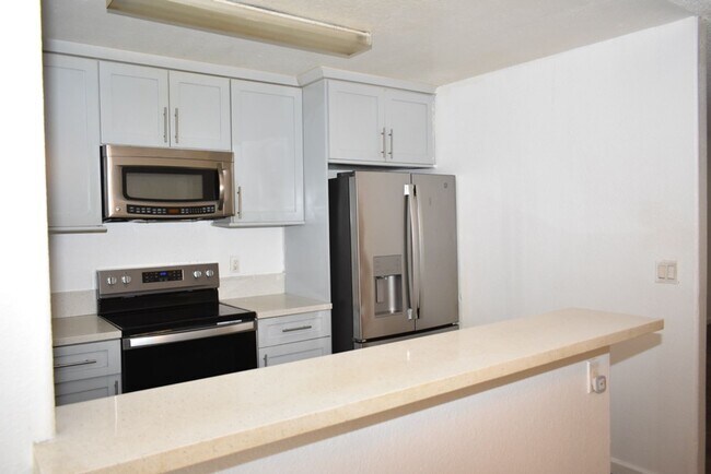 Foto del edificio - Modern 2 bed 1 Ba Unit, Private Patio and Community Pool (San Diego, 92105)