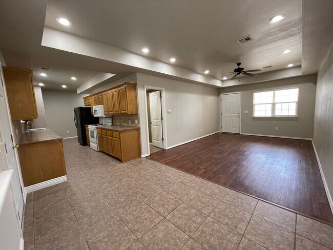 Building Photo - Spacious 3-Bed, 2.5-Bath Fourplex with Gar...