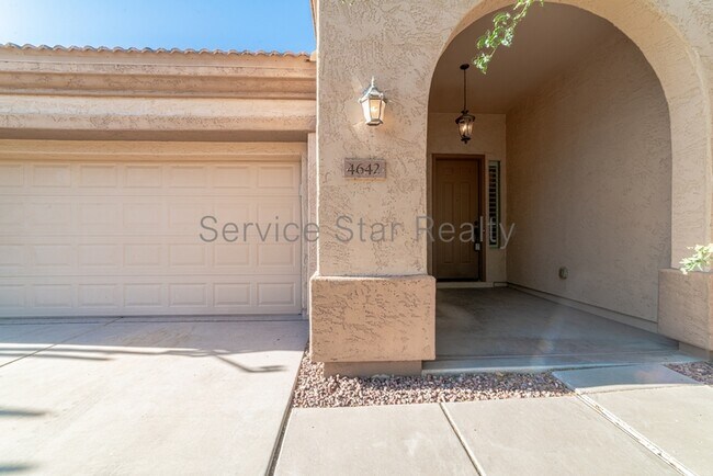 Building Photo - 4642 E Blue Spruce Ln
