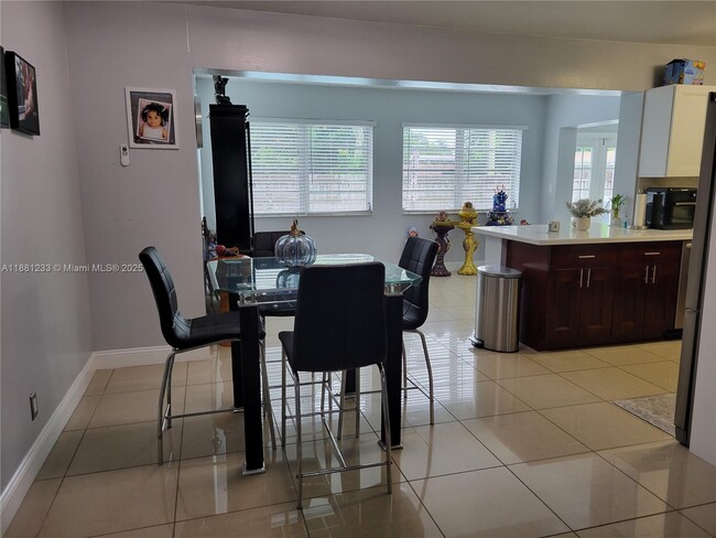 Foto del edificio - 6930 SW 12th St