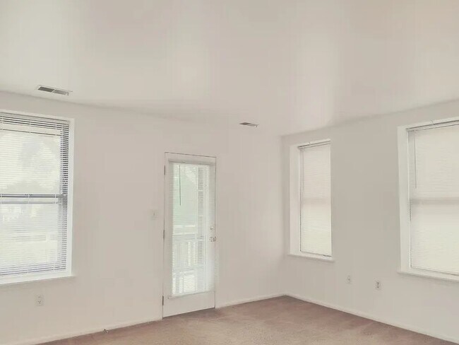 Building Photo - 1307 N Clayton St