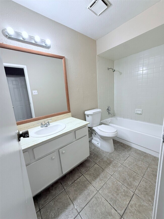 Building Photo - 12655 Ashford Meadow Dr