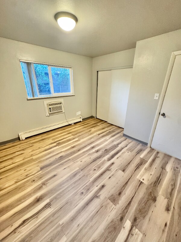 Foto del edificio - 319-321 E Brookside St