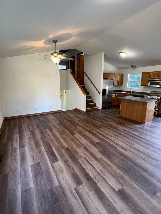 Building Photo - Charming Tri-level In Bristol - Lake George