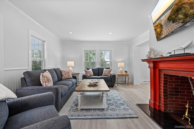 Building Photo - 74 Montauk Hwy