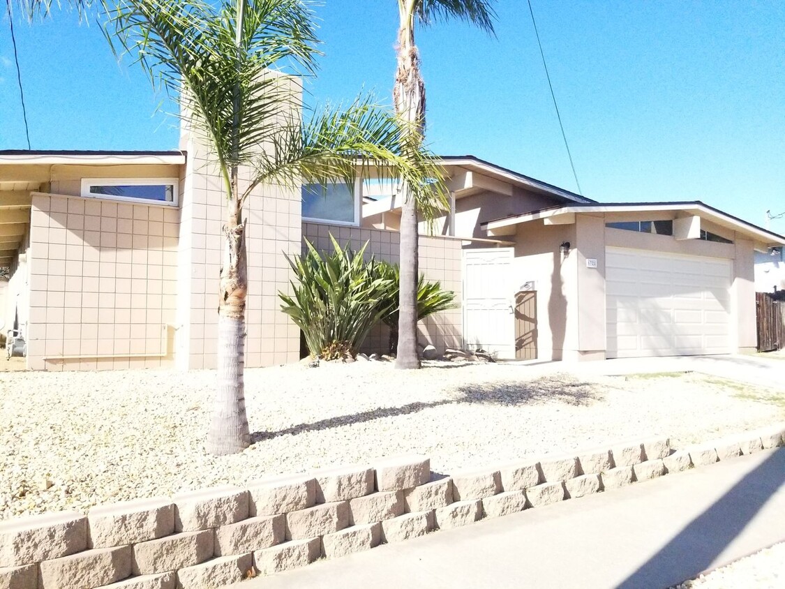 Foto principal - 4BD/2.5BTH Single-Story Home with a Yard a...