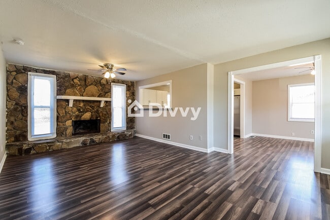 Building Photo - 455 Emmett St, Riverdale, GA 30274