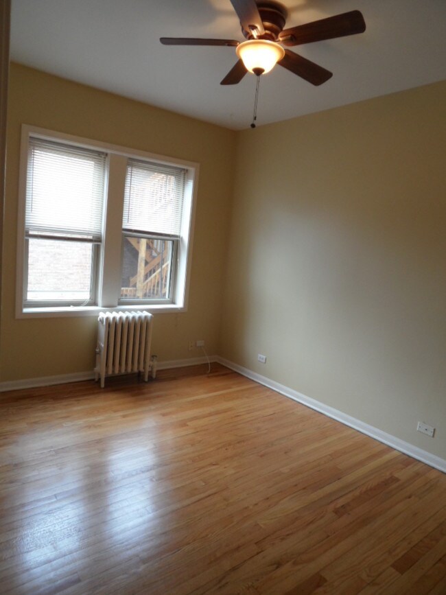 Building Photo - 1523 W Farwell Ave