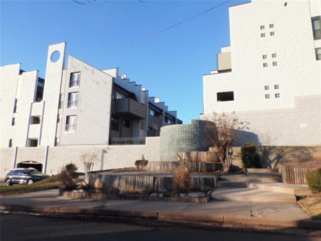 Building Photo - 915 NW 7th St